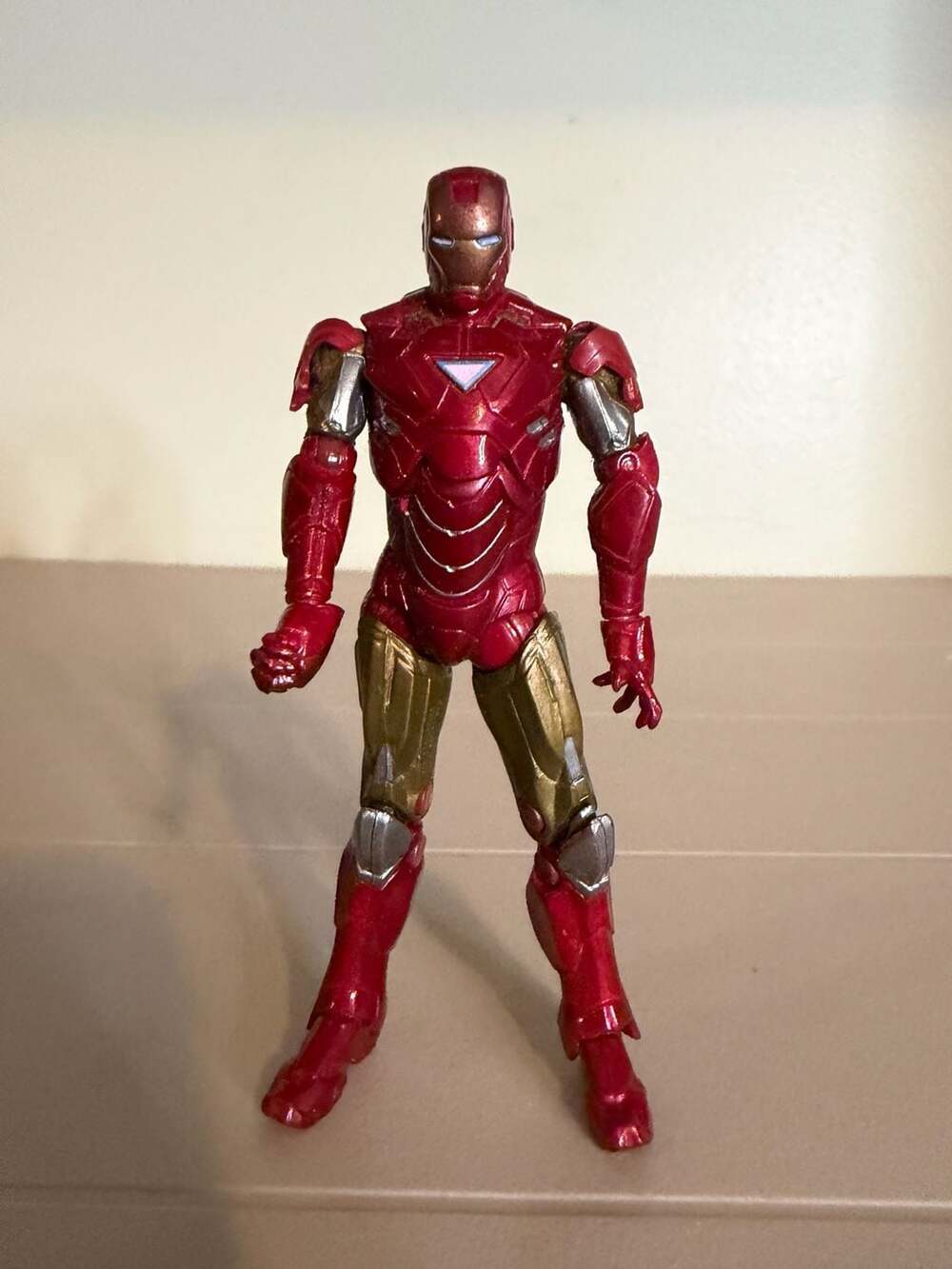 Hasbro Marvel Universe Iron Man Mark VI 3.75 Inch Action Figure